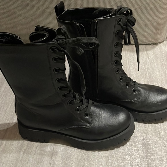 Used once. Without box. - Picture 1 of 5